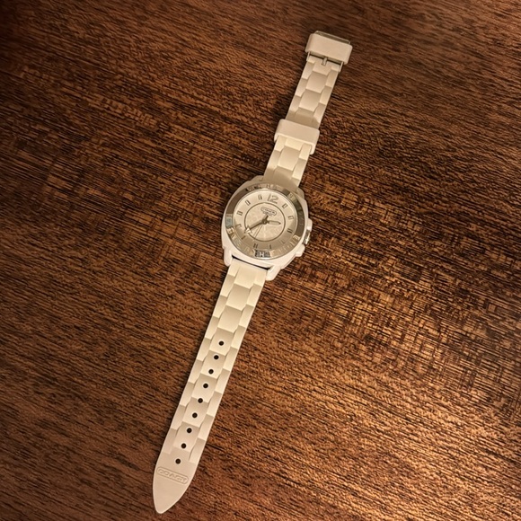 Coach watch - Picture 4 of 4